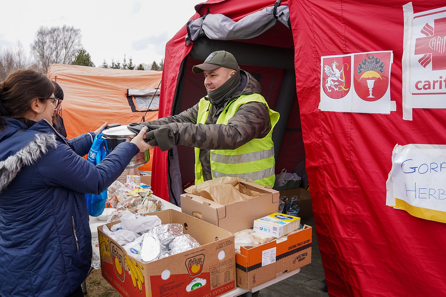 Caritas Polen speist Ukraine-Flüchtlinge
