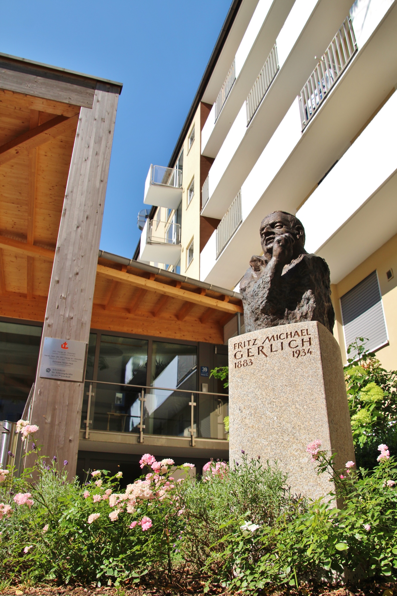 Denkmal für Fritz Gerlich vor dem KKV Hansa Haus in München