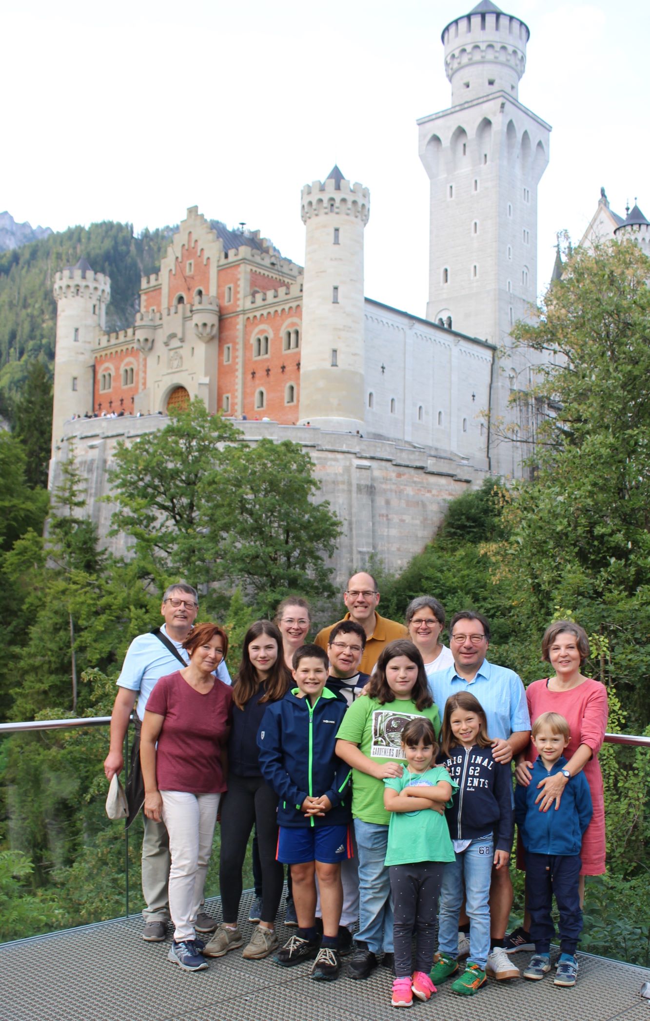 Gruppenbild vor Schloss Neuschwanstein
