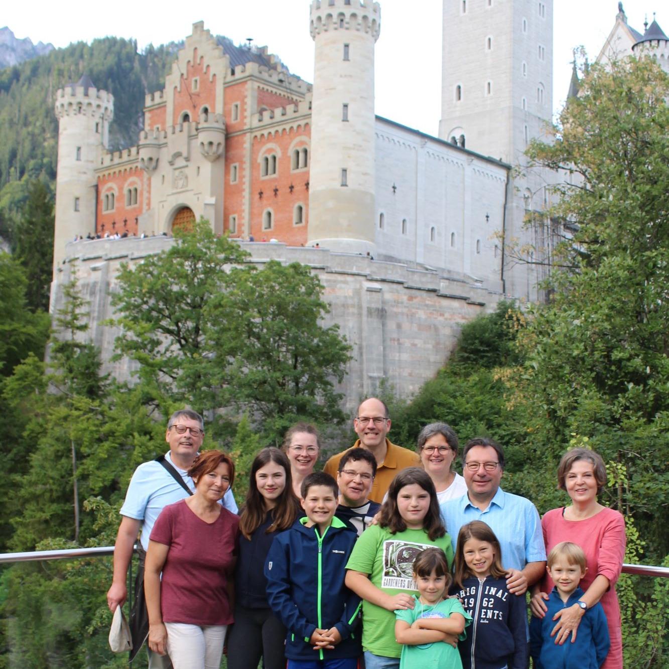 Gruppenbild vor Schloss Neuschwanstein