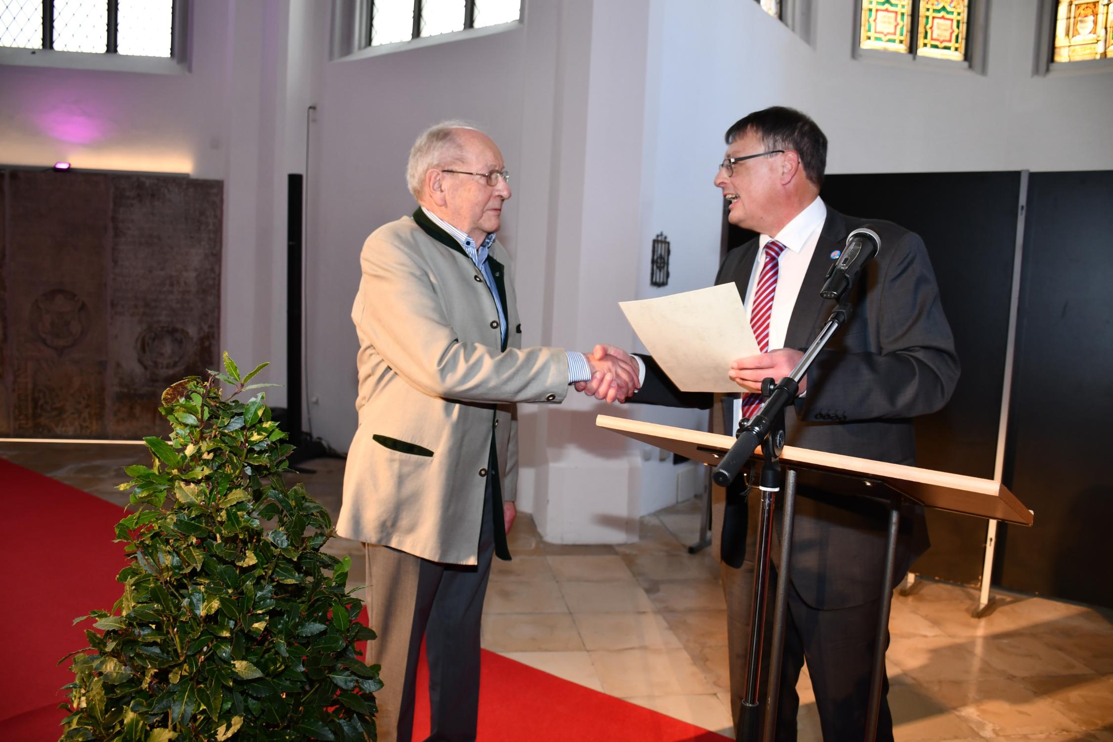 Willibald Färber mit Silberner Hirschbergmedaille geehrt