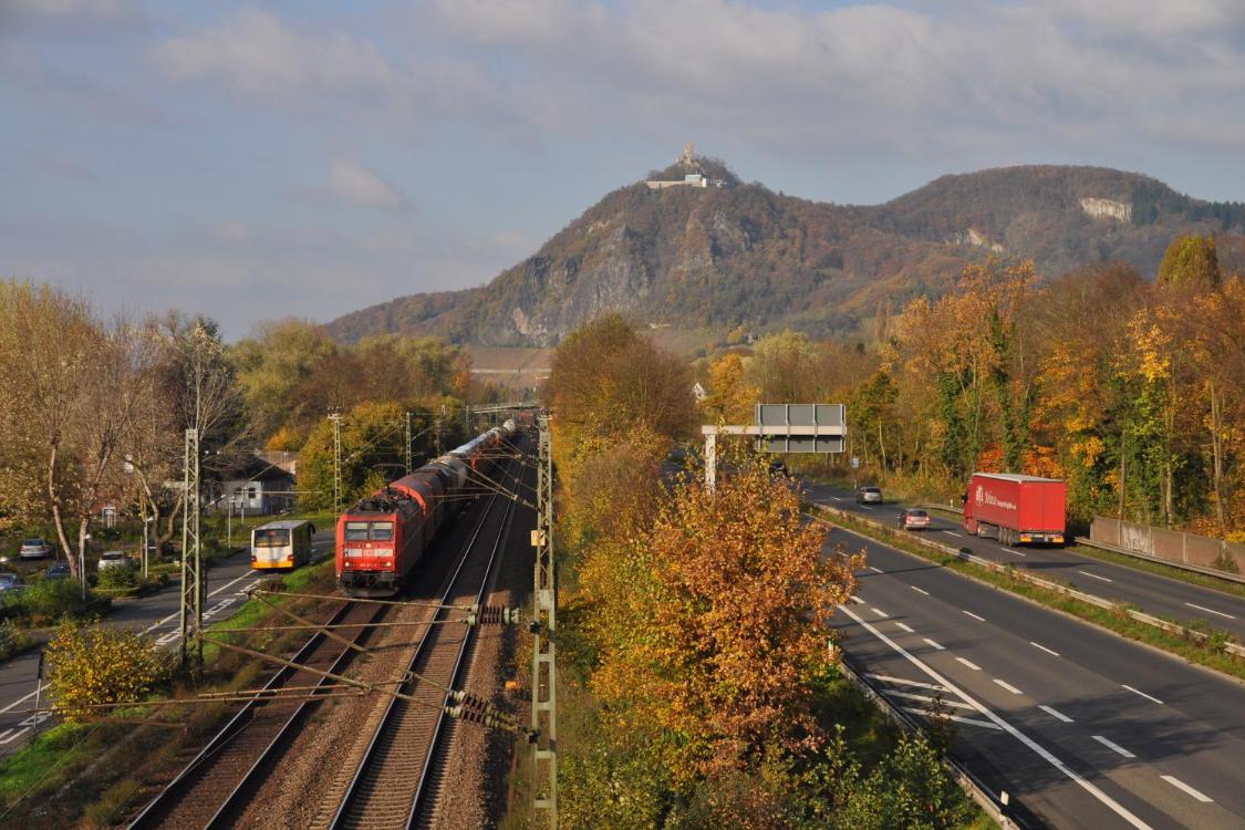 Schiene und Straße