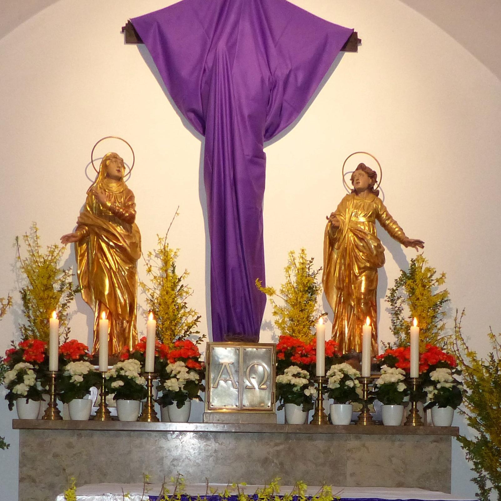 Verhülltes Kreuz in der Benediktinerabtei St. Ottilien