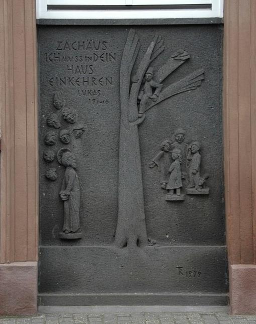 Zachäusplatte von Titus Reinharz am Pfarrhaus zu Marmagen (Eifel)