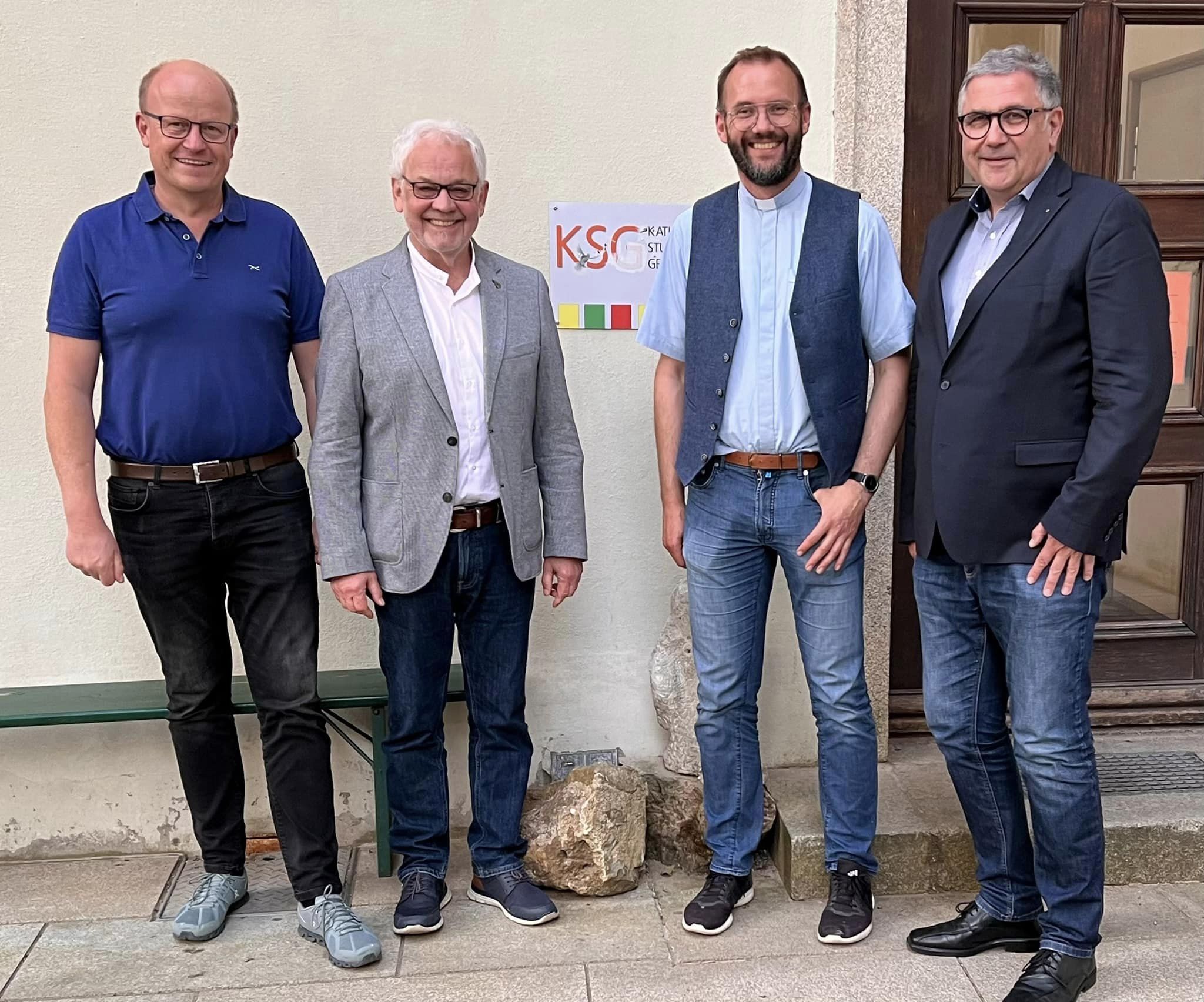 KKV Passau mit Studentenpfarrer Erndl
