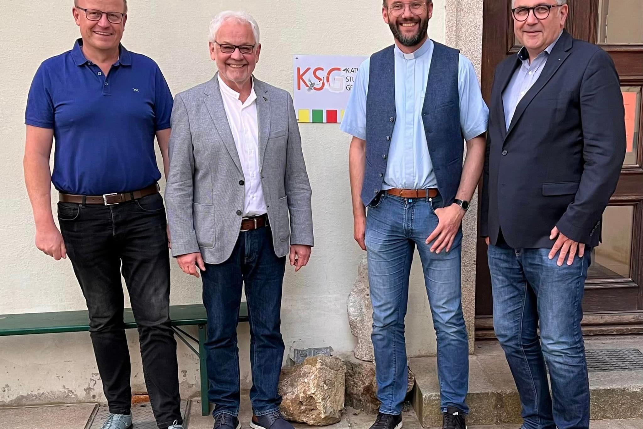 KKV Passau mit Studentenpfarrer Erndl