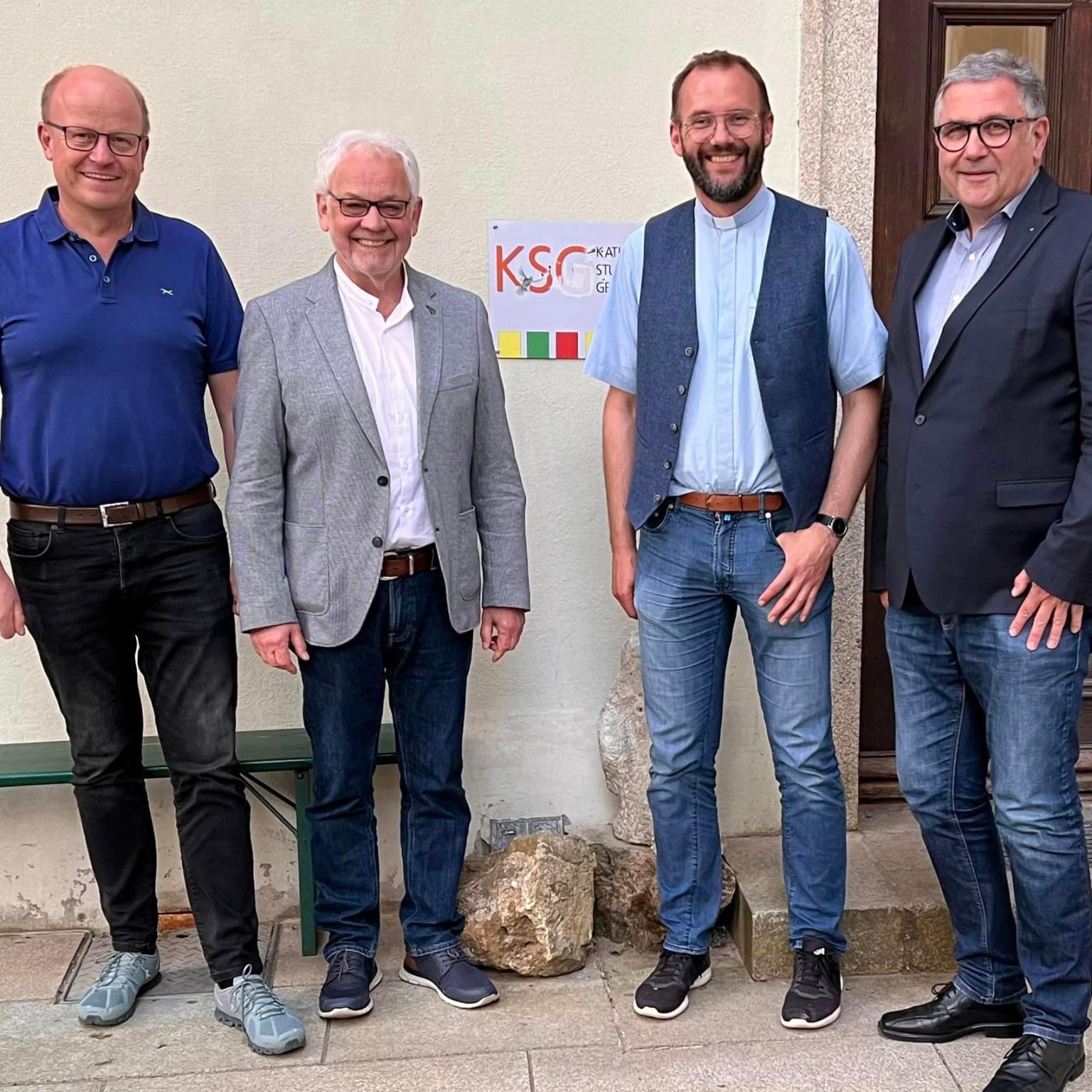KKV Passau mit Studentenpfarrer Erndl