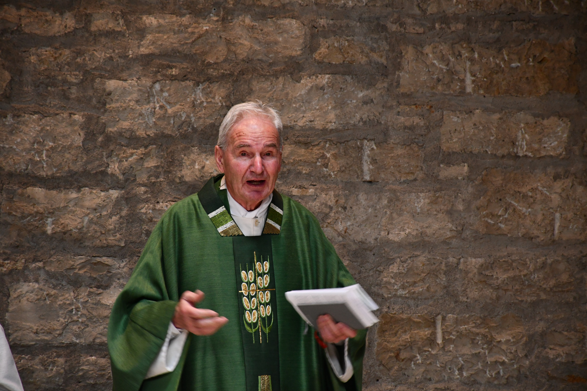 Hirschberg 2024  Gottesdienst  Domvikar Pius Schmidt bei der Predigt