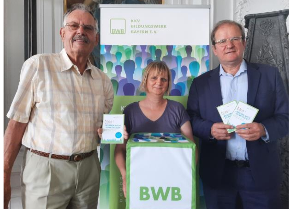 Der Vorstand wirbt für neue Mitglieder Von Links / Vorsitzende Uwe Scherzer (Nürnberg); Schatzmeisterin Christine Engelhardt (Gundelsheim), stv. Vorsitzende Jakob Berger (München